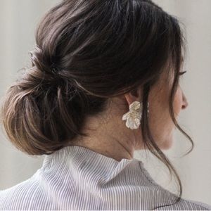 Nicola Bathie Pearl floral earrings